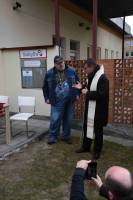 Mons. Tomáš Holub, biskup plzeňský, babyboxu také požehnal. Mons. Tomáš Holub, biskup plzeňský, babyboxu také požehnal.